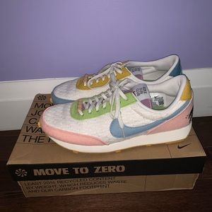 Nike Sun Club Daybreak Size 9